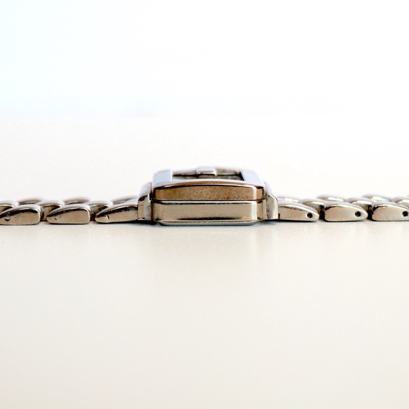 Gucci ladies quartz wrist watch - Picture 10 of 11